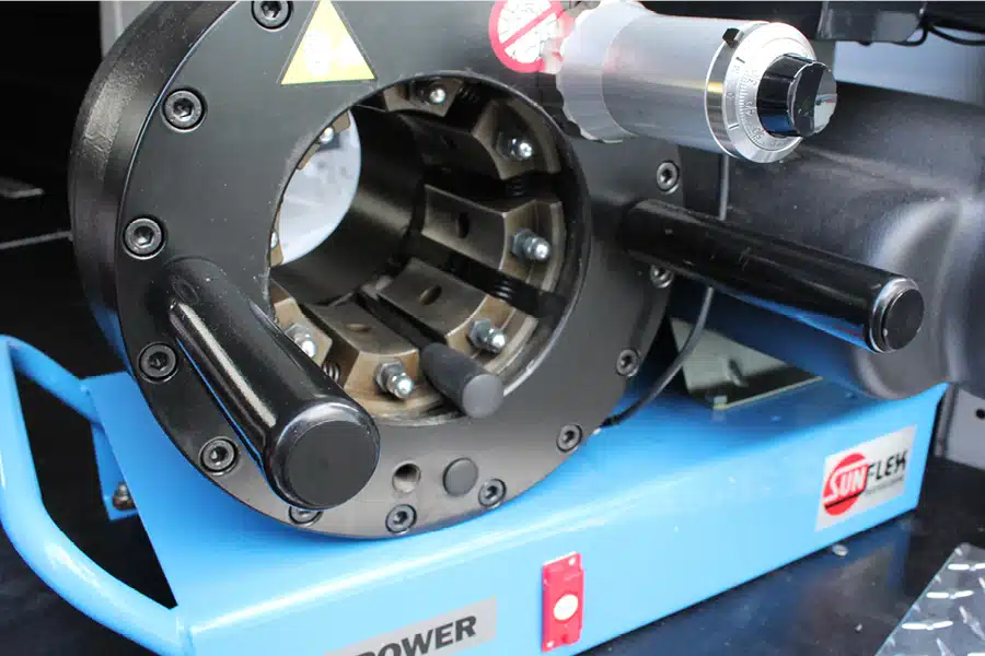 HYDRAULIC HOSE ASSEMBLY EQUIPMENT
